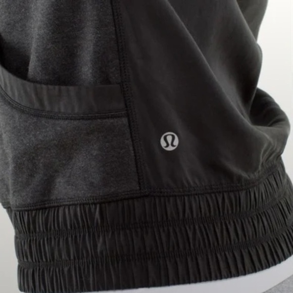 Lululemon Blissed Out Black Jacket Size 2 - Picture 4 of 16